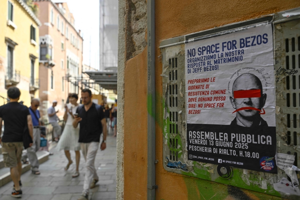 ‘No space for Bezos': Venice locals protest billionaire wedding with banners and backlash