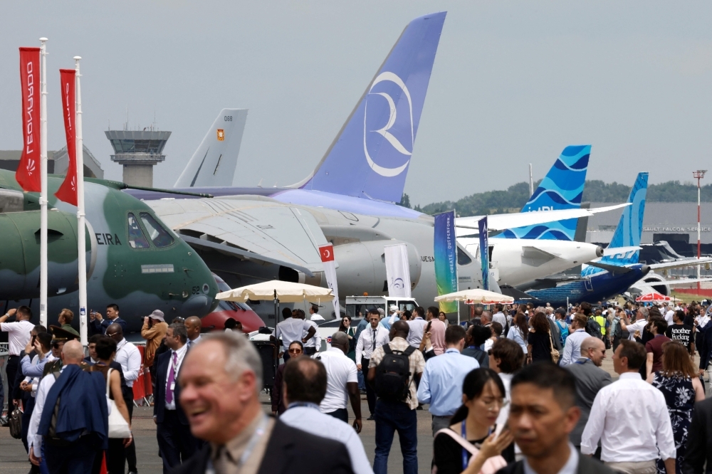Paris Air Show opens under cloud of war, Dreamliner crash and trade tensions