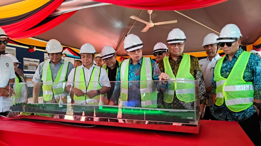 Abang Johari: Sarawak-Brunei to move ahead with new CIQ complex project at Kampung Pandam
