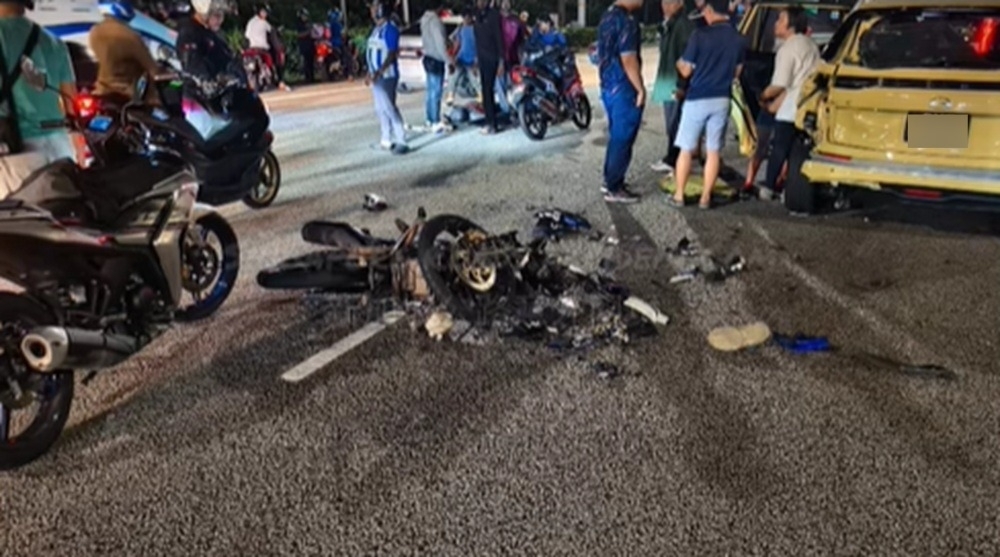 Singapore car, Malaysia-registered motorcycle collide on Bukit Timah Expressway near Woodlands Checkpoint, rider hospitalised