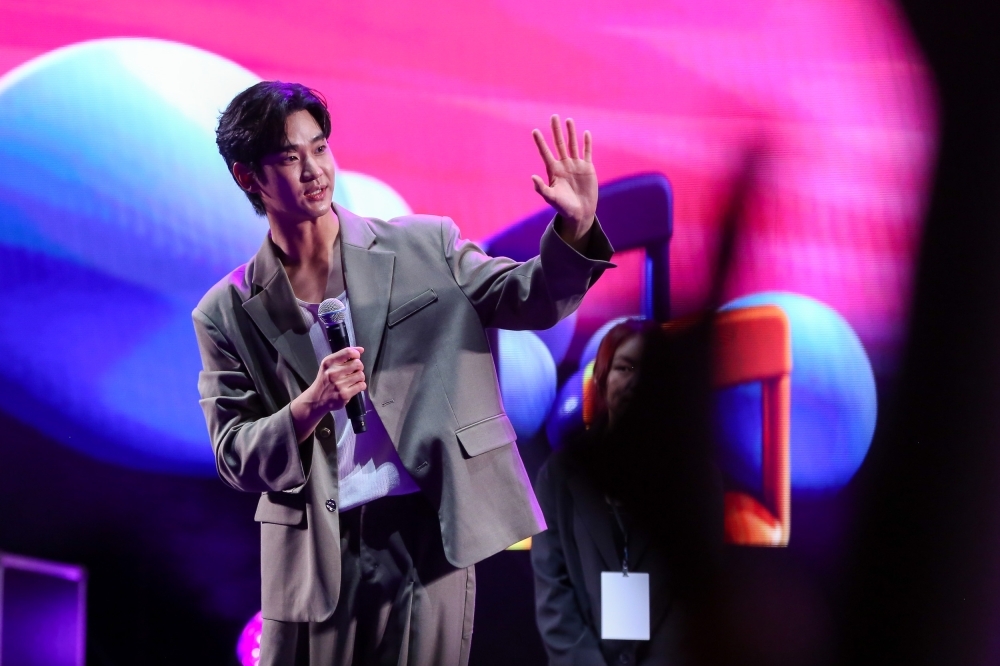 Kim Soo-hyun's fans slam brand over asset seizure tied to Kim Sae-ron scandal, warn of boycott