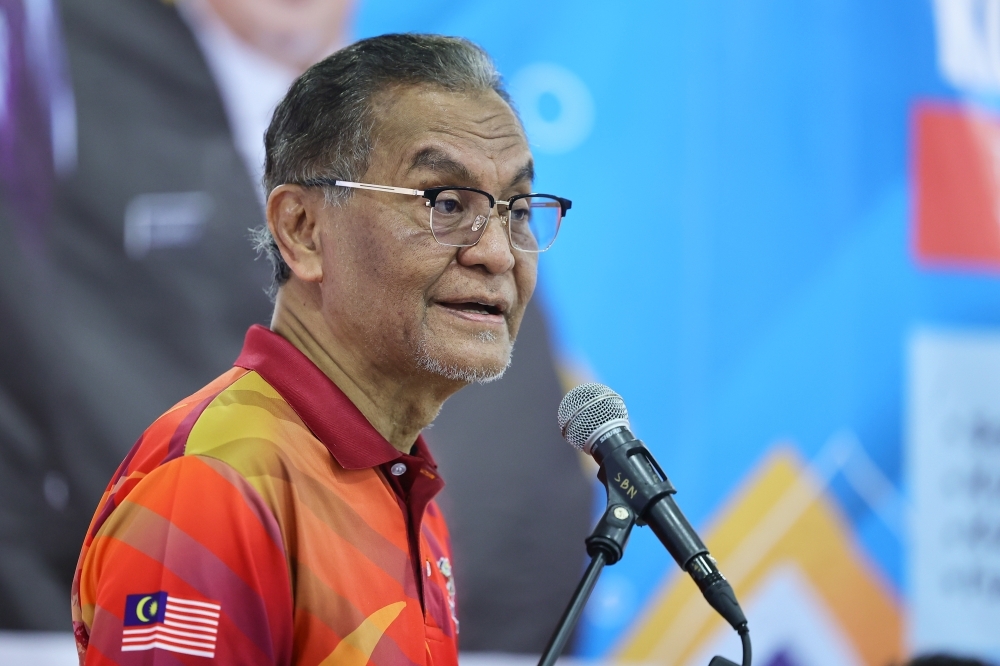 Low health literacy main reason people avoid regular health screenings, says Dzulkefly
