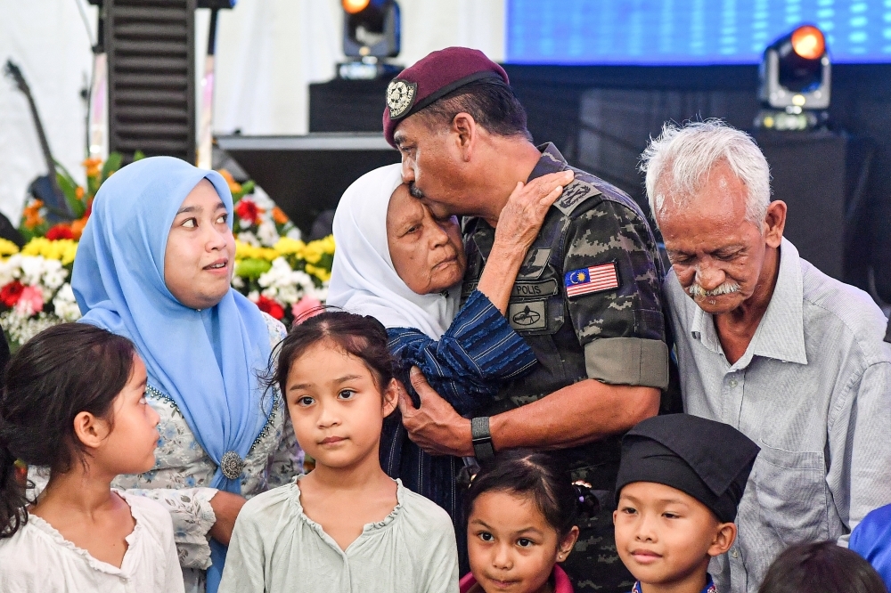 ‘Omak sey oghang sini': IGP Razarudin adopts Kampung Parit Seberang, mum's hometown, shares RM1m for upgrade works