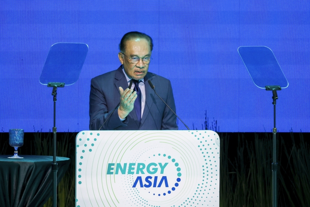 PM Anwar: Oil industry steady despite Strait of Hormuz concerns amid Middle East tensions