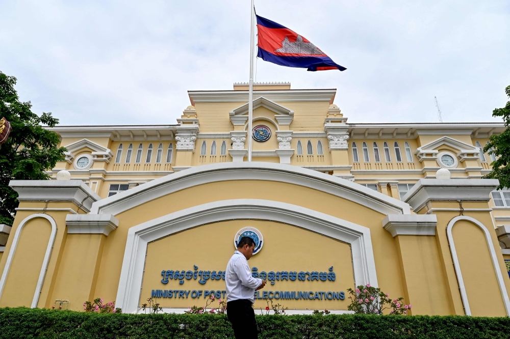 Cambodia calls migrants home as border tension, threatens Thai fruit and veg ban as border dispute grows
