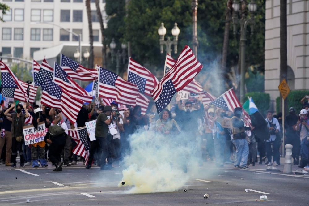 AFP photographer injured by rubber bullet during protest standoff in Los Angeles