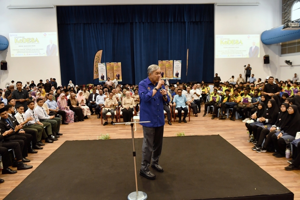 Zahid urges Higher Education Ministry to review rejected applications from top SPM students