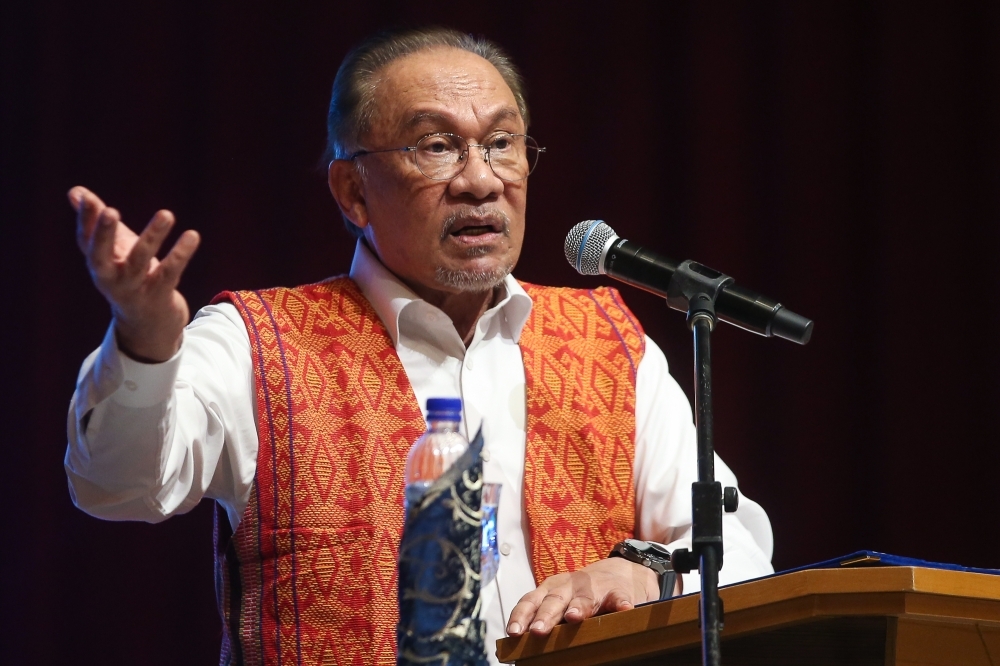 Revive reading to rebuild the nation, says PM Anwar