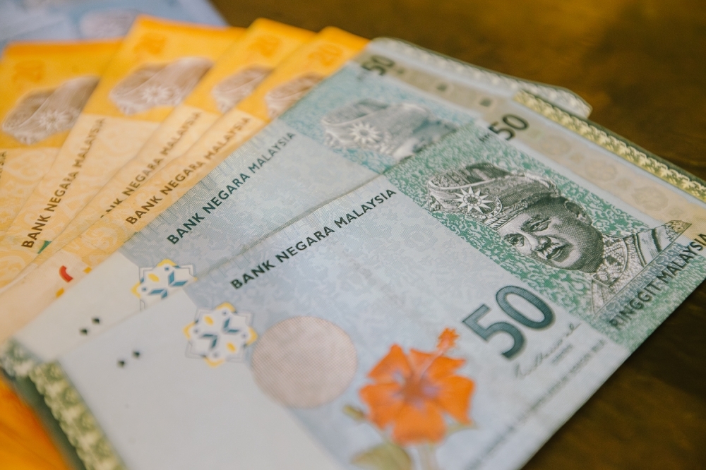 Ringgit opens higher but outlook stays cautious on tariff, war risks