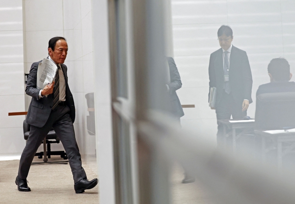 Asian stocks slip, gold gains with yen as Middle East conflict rages