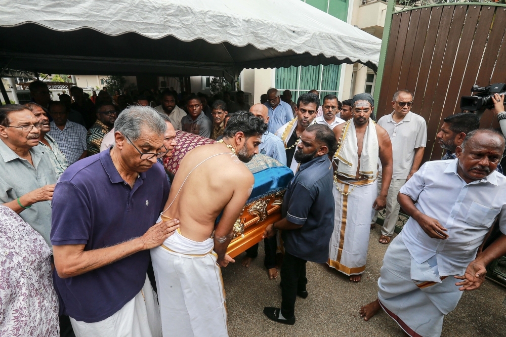 Political leaders and family pay last respects to former MIC president Palanivel