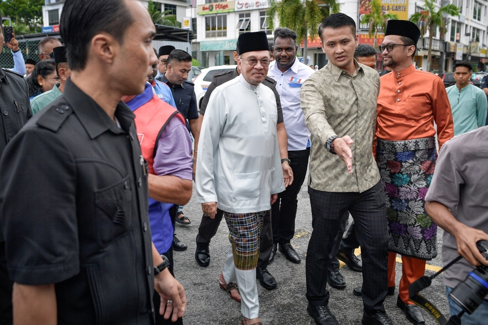 ‘I do not interfere': Anwar says Najib's RM27m SRC case discharge decision up to judge, AG