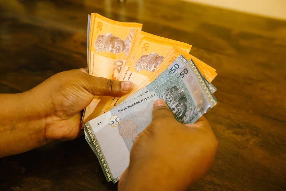 Ringgit ends higher against dollar on safe-haven retreat, but mixed against major currencies
