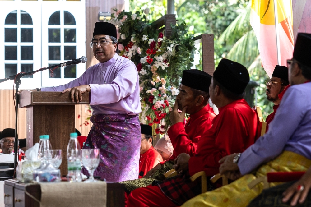 Start prepping campaign early or struggle later, Umno's Johari tells party divisions ahead of GE16