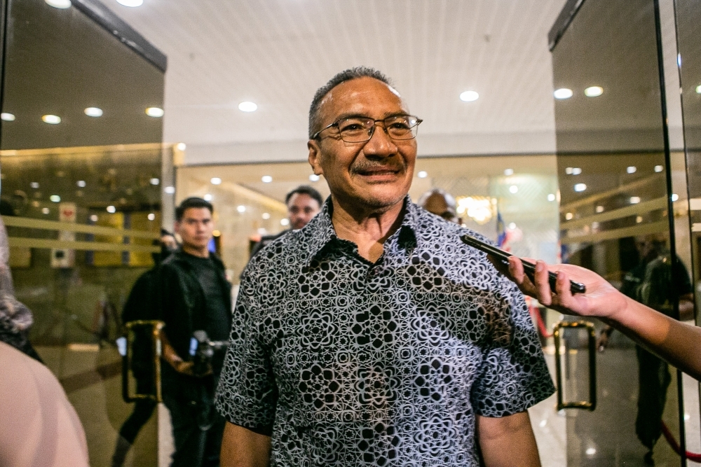 Sembrong Umno calls for Hishammuddin's return as Onn Hafiz vows to raise motion with party leadership