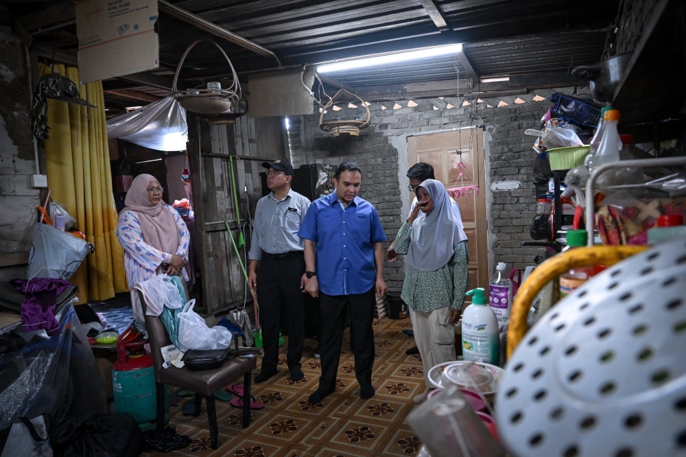 PM's office delivers assistance to cancer-stricken single mother in Kampung Tebing Tinggi