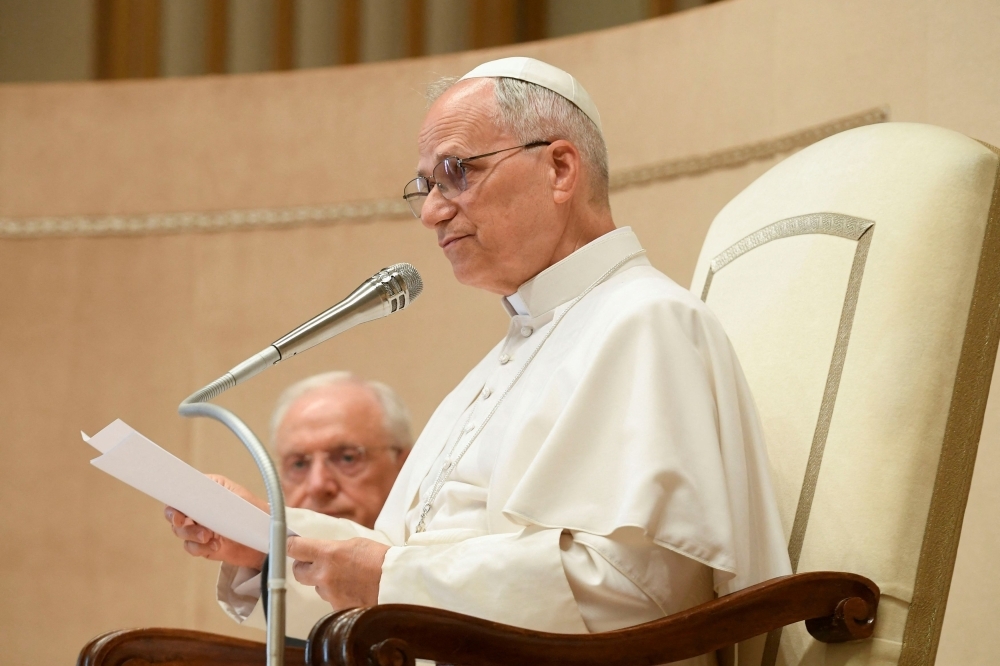 Pope Leo warns politicians of the challenges posed by AI