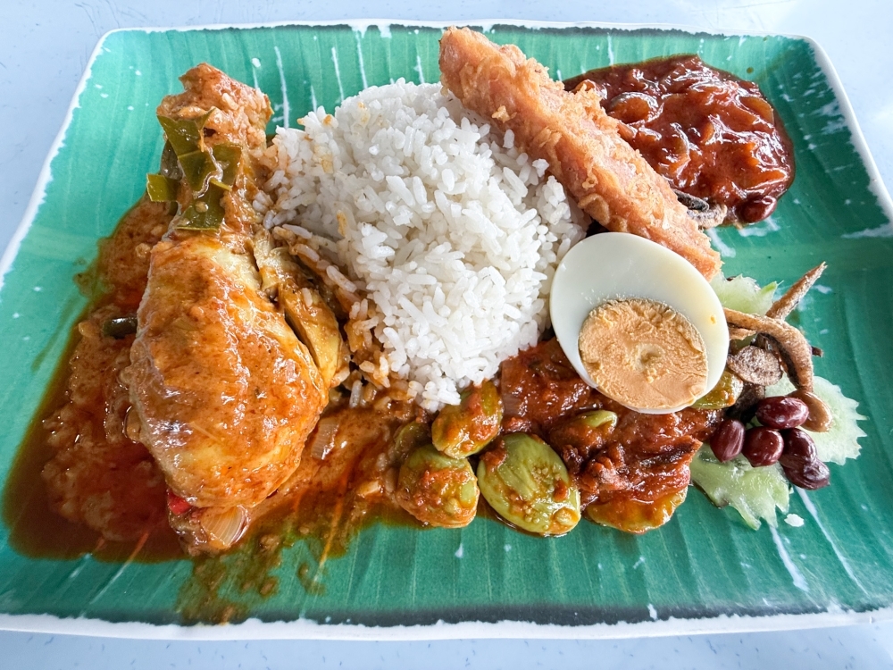 Want a great start to your day? Head to Kelana Jaya's Nam Gor Hainan Kopitiam for this Chinese style ‘nasi lemak'