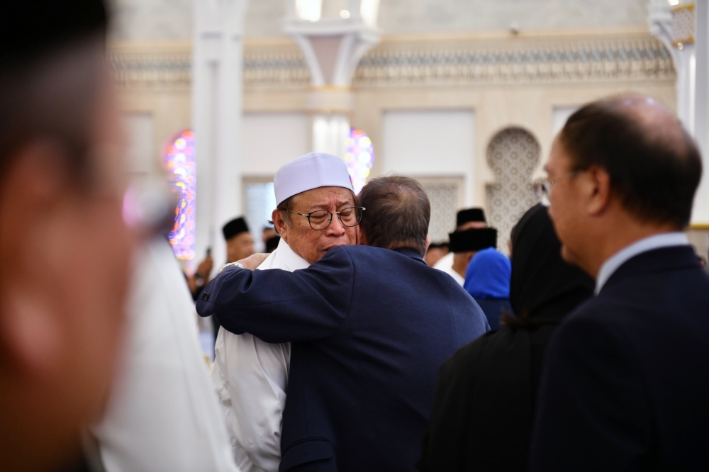 Sarawak Premier's wife, Juma'ani, buried in Petra Jaya cemetery