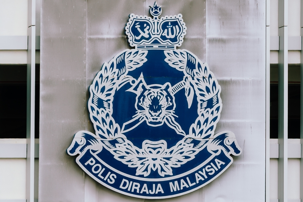Puchong raid unravels foreign currency scam, police arrest 10, seize over RM45k in equipment