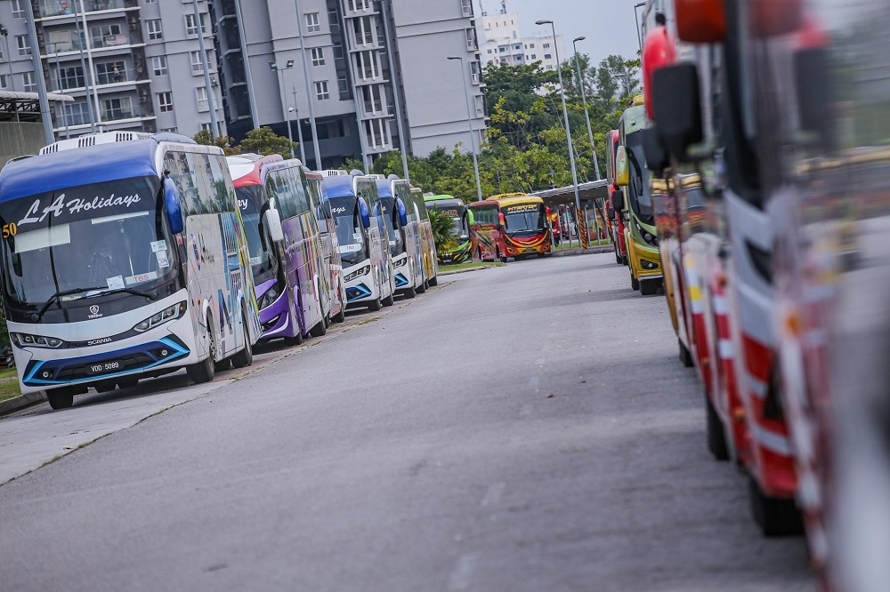 APAD suspends Star Mart Express as operator over viral video of bus speeding