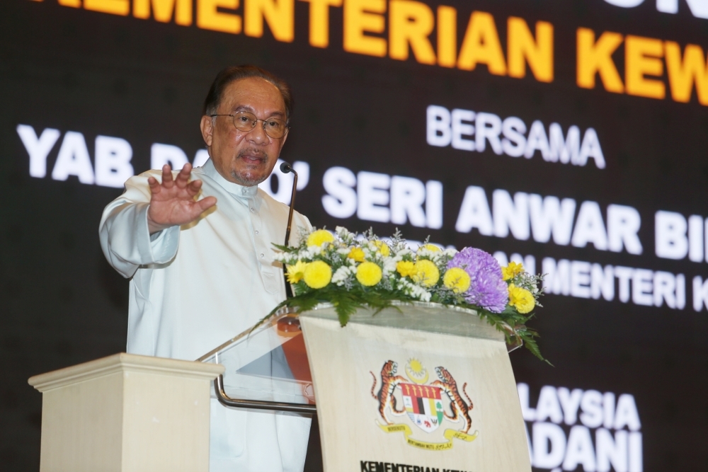 Anwar backs students' right to protest, tells MoHE and UMS to protect academic freedom