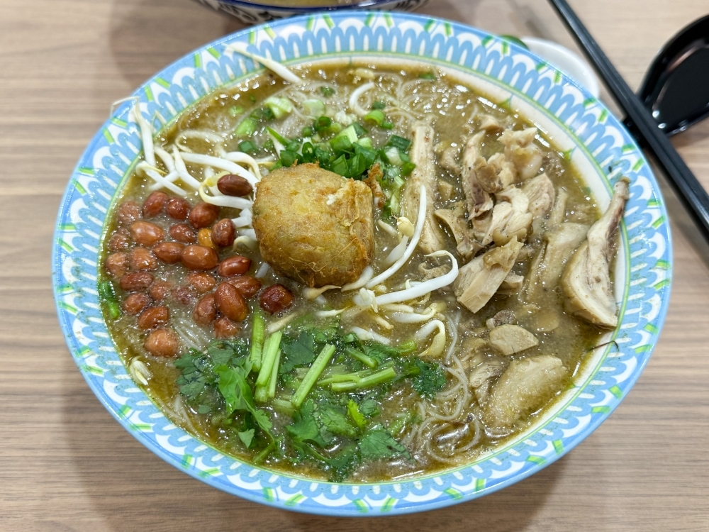 Bukit Jalil's Soto King delivers a super satisfying bowl of ‘mee soto' with various toppings