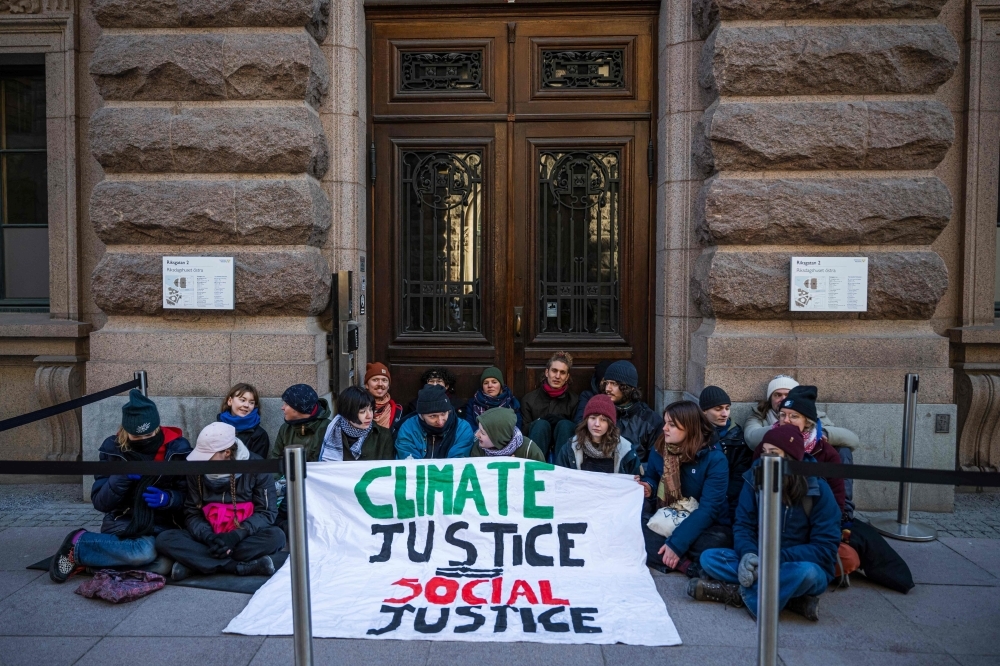 Report: Courts become battleground as lawsuits challenge climate policies worldwide
