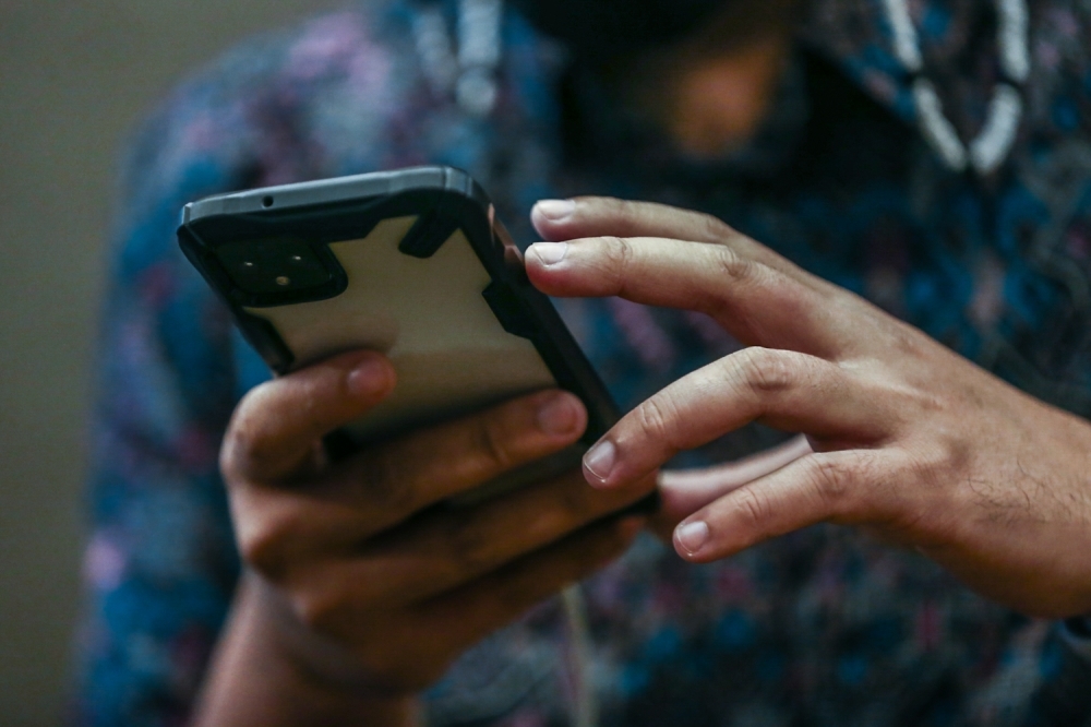 Unemployed woman loses RM62,000 in phone scam to ‘TNG rep' and ‘Perak cop'