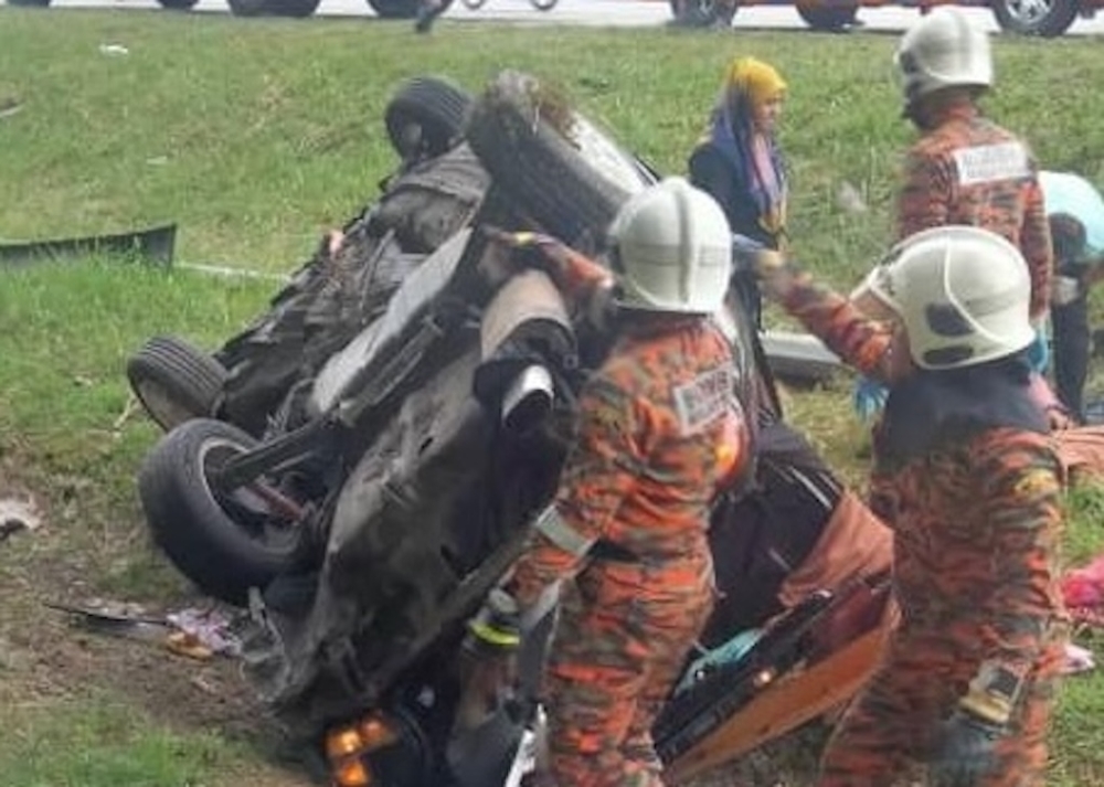 Man dies, wife and two children injured in two-vehicle collision on North-South highway near Kepala Batas