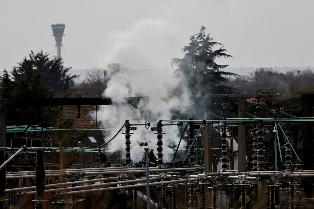 Heathrow shutdown fire tied to National Grid failures, UK report finds