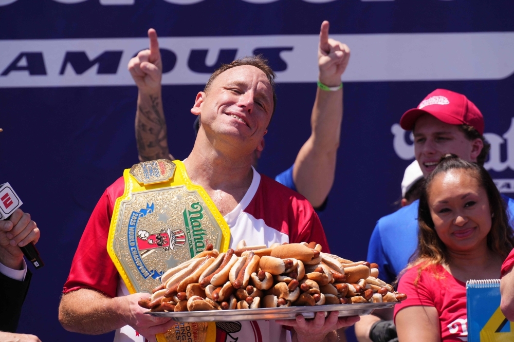 Ravenous return: Fast-chewing Chestnut wins July 4th hot dog contest