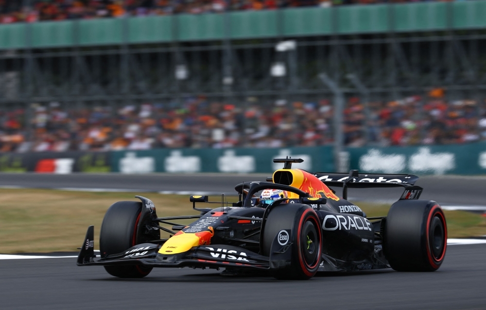 Piastri pushed aside as Verstappen nails it late to snatch British GP pole