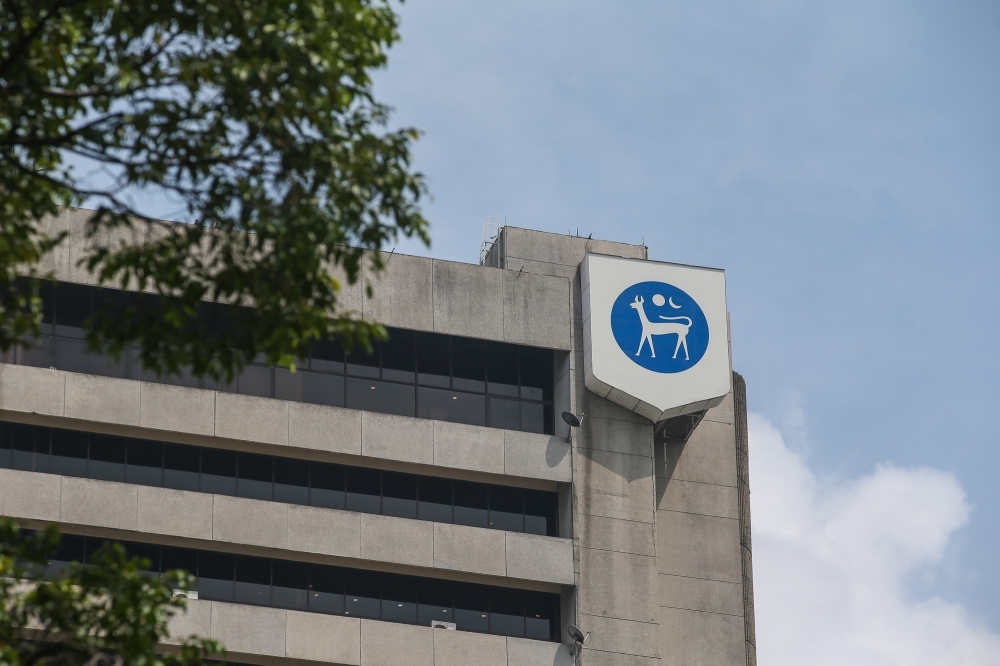 Ringgit steadies on rate-cut talk ahead of key Bank Negara meet