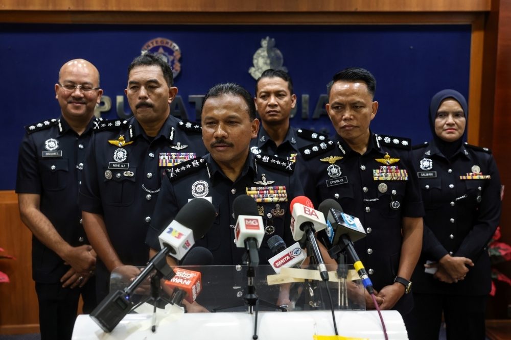 Kelantan cops probe drug smuggling in cow rectums, tighten border watch