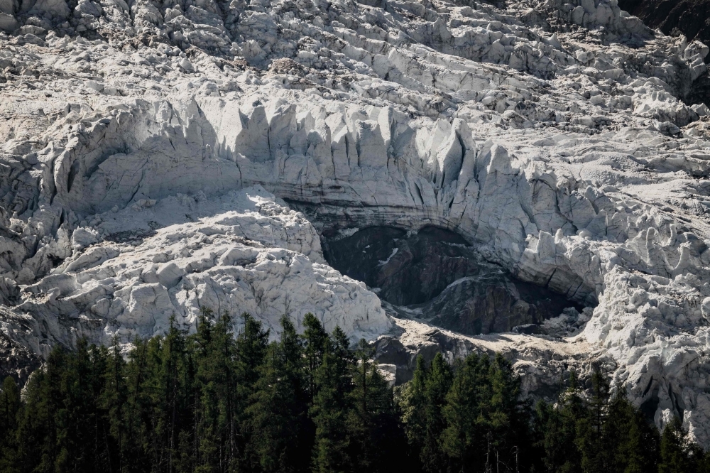 Water runs dry in French Alps as heatwave accelerates glacier melt