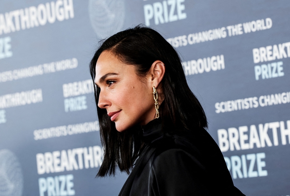 ‘Wonder Woman' star Gal Gadot draws applause — and anger — as Gaza war shadows Jerusalem Film Fest