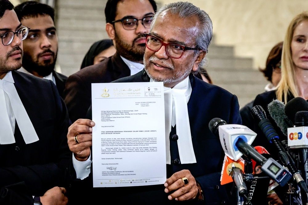 Delay no more on Najib's house arrest, Umno leaders tell Anwar as court reopens royal addendum claim