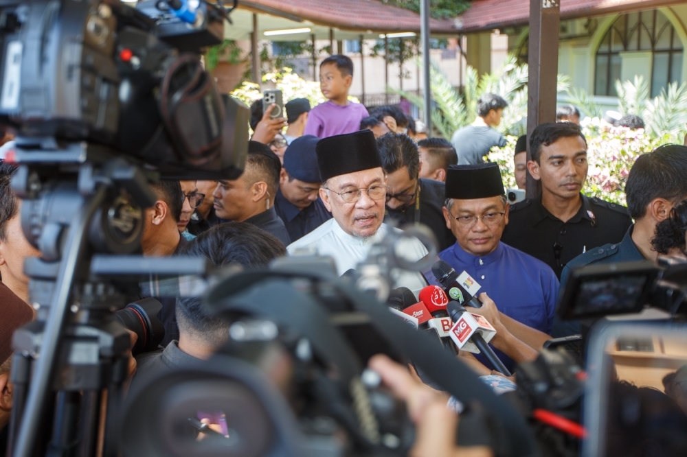 Anwar says ready to meet Umno leaders over Najib royal addendum but won't pre-empt courts