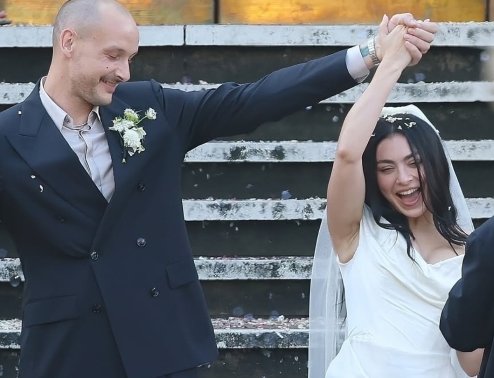 ‘Brat bride' era begins: Charli XCX marries The 1975's George Daniel in low-key London ceremony (VIDEO)