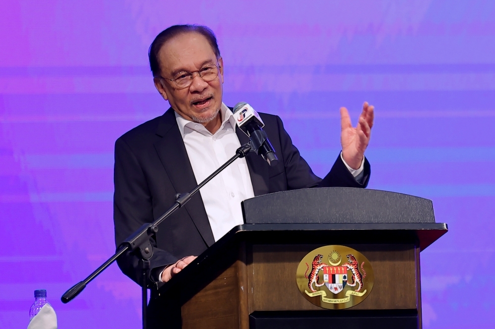 Anwar: Go and table a no-confidence motion if you actually have the backing, Speaker won't stop you in Parliament