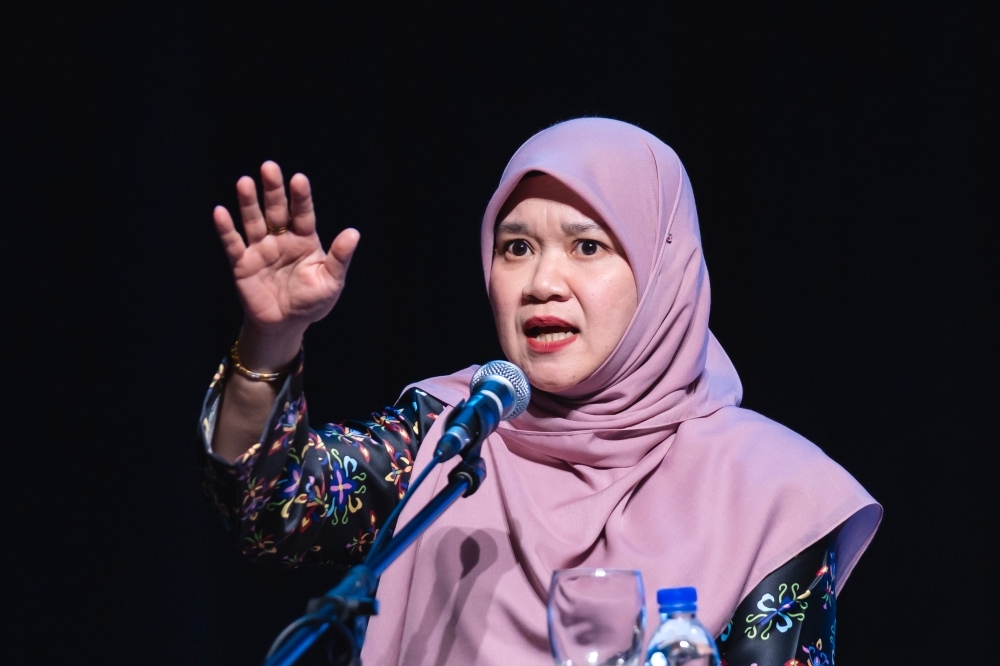 If API exceeds 200, Malaysian schools will activate online learning; outdoor activities banned over API 100, says education minister