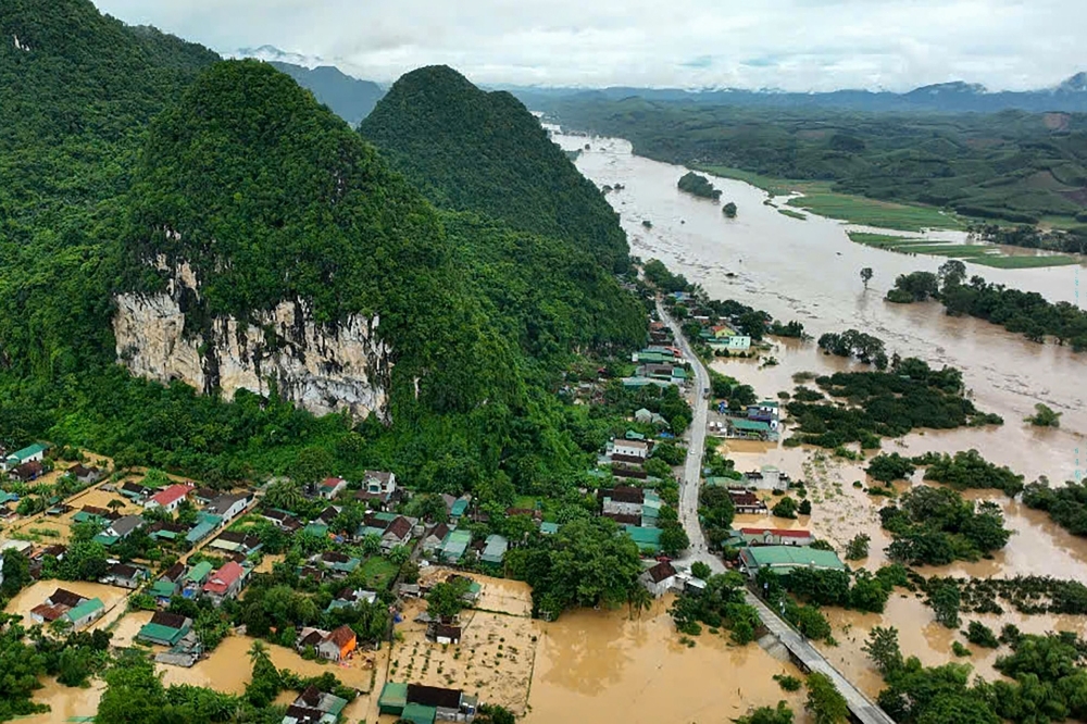 Tropical Storm Wipha wreaks havoc in central Vietnam, leaving hundreds stranded as floodwaters rise to rooftops