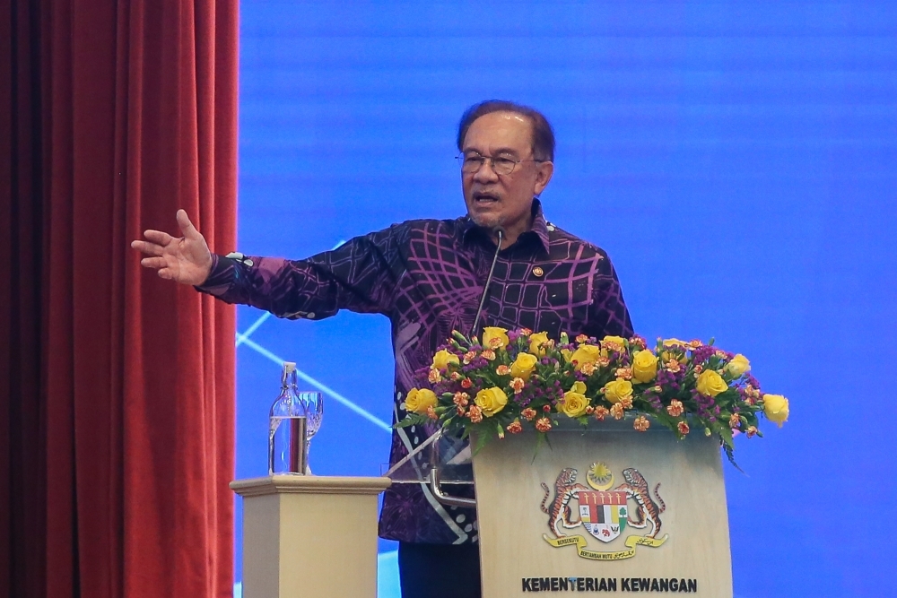 PM shrugs off #TurunAnwar rally, says RM100 aid matters to those who need it