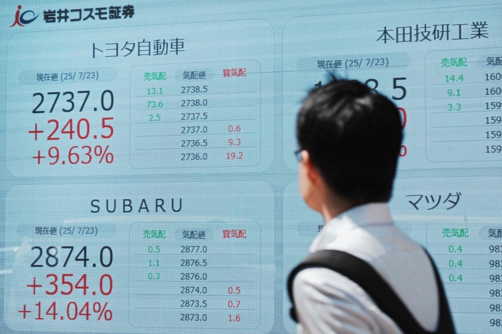 Stocks extend gains on trade deal optimism, eyes now on Brussels