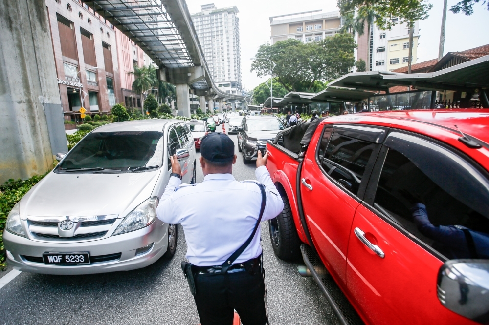 Traffic ahead: KL police map out 16 road diversions for #TurunAnwar rally