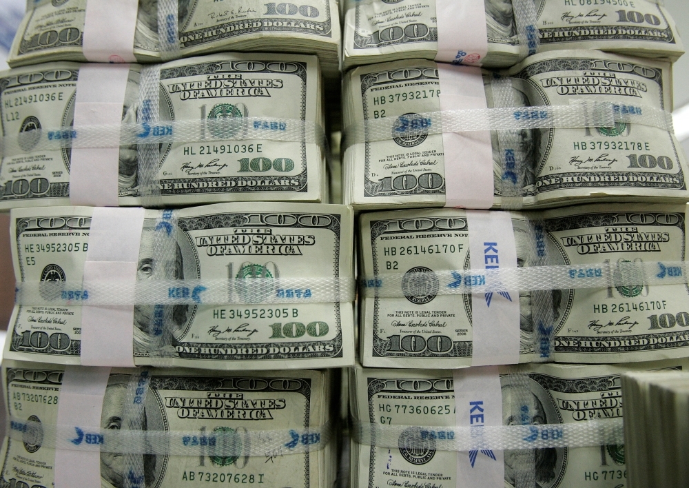 US dollar rises, but on track for weekly drop ahead of Fed, BOJ