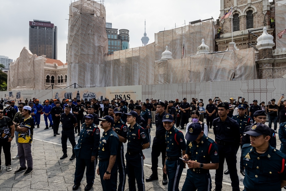 Home minister: No complaints against security forces from ‘Turun Anwar' rallygoers proof govt respects right to assemble