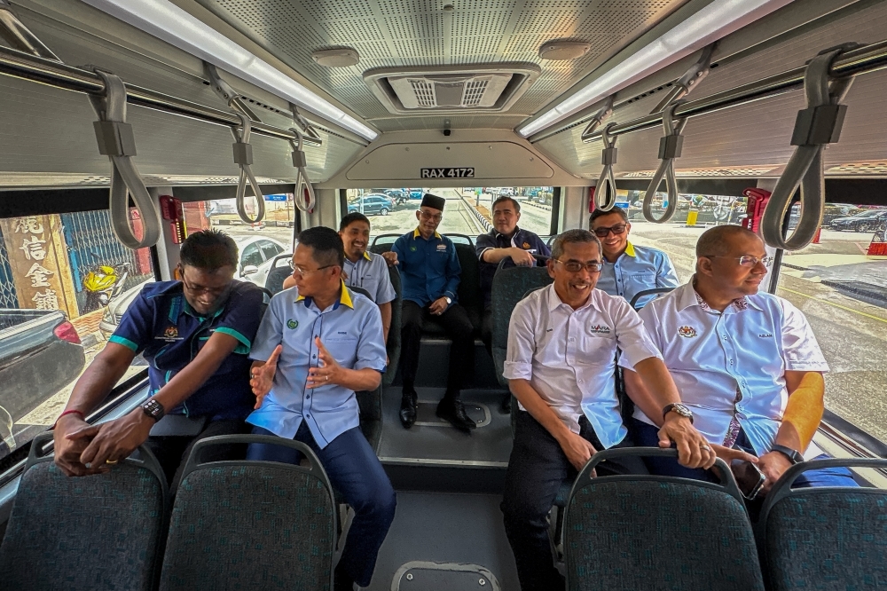 Ride it or lose it: Loke urges Kedah folks to ride Bas.My and keep RM78.5m service alive