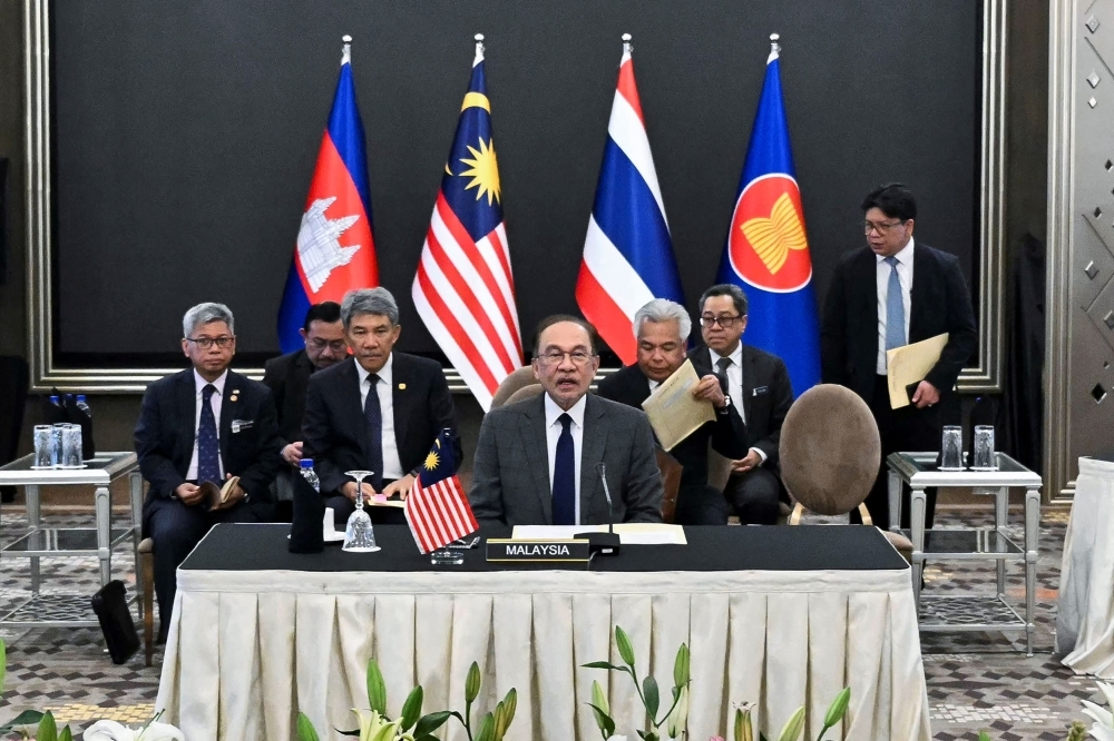 Anwar steps in as Thailand-Cambodia tensions rise: Ceasefire talks kick off in Putrajaya